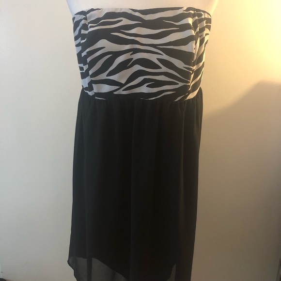 Strapless Black & White Dress - Picture 2 of 3